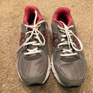 New balance tennis shoe